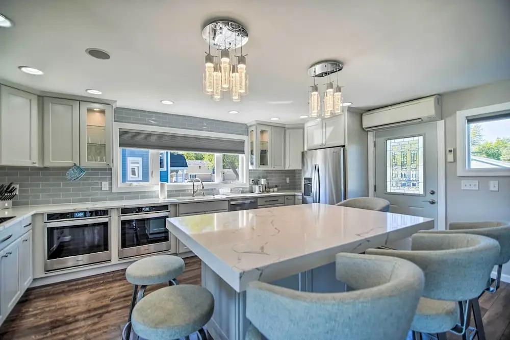 Home on Fox River: Modern Decor Style!