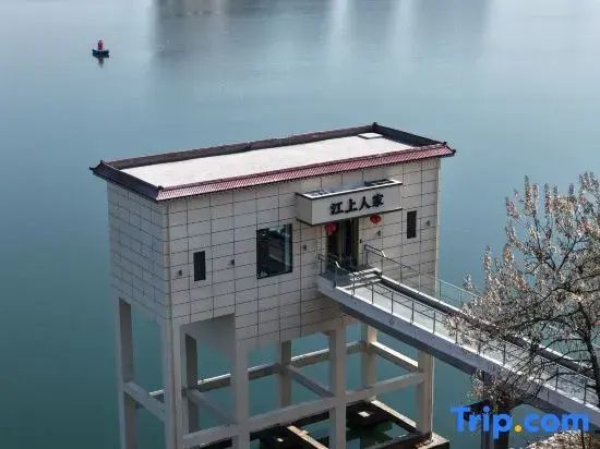 Homestay by the Wanan River