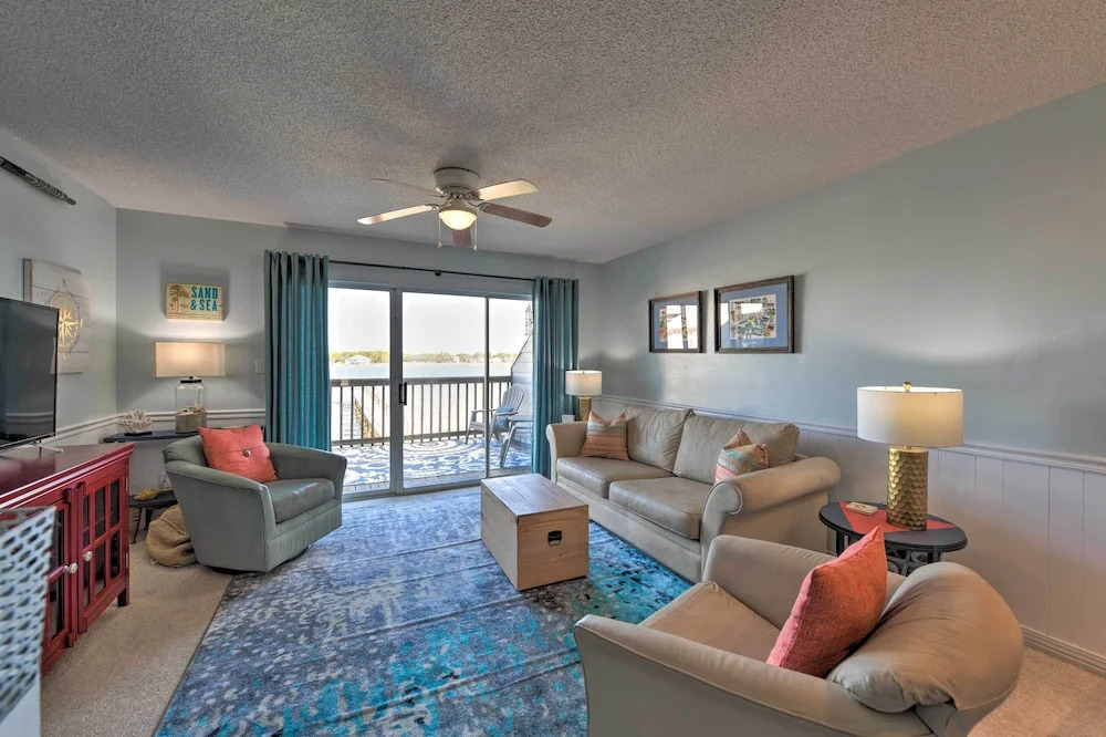 Stylish Gulf Shores Getaway w/ Dock Access!