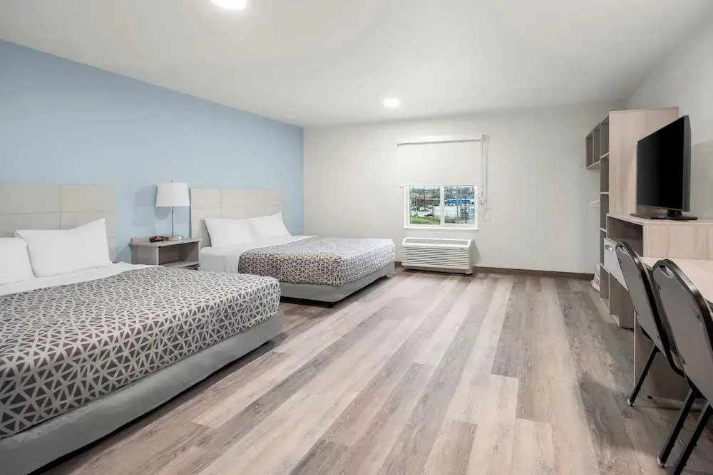 WoodSpring Suites Medford near I-5