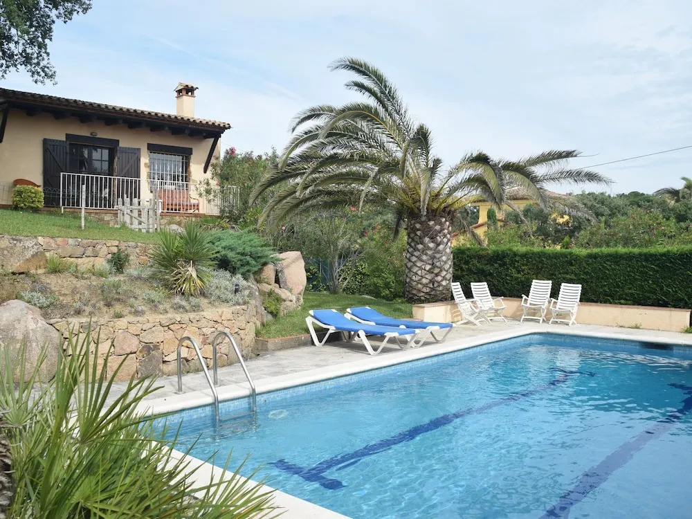 Cozy Holiday Home with Nice Terrace & Fenced Private Pool near Platja D'aro