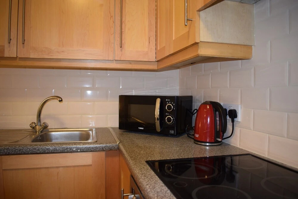 1 Bedroom Flat 5 Minutes Away From Stephens Green