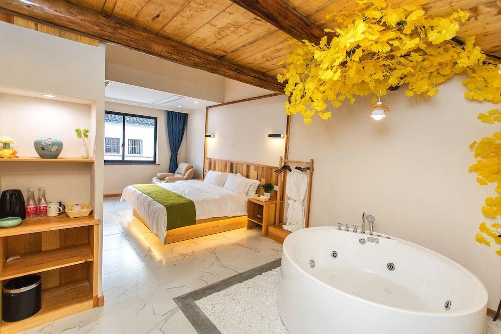 Wuzhen Ziye Musu Inn