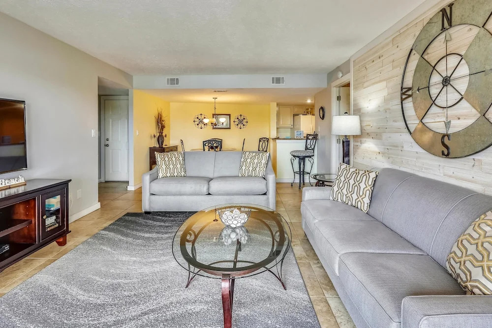 Land's End 208 Building 1 Bay Views / Updated 2 Bdrm Condo!