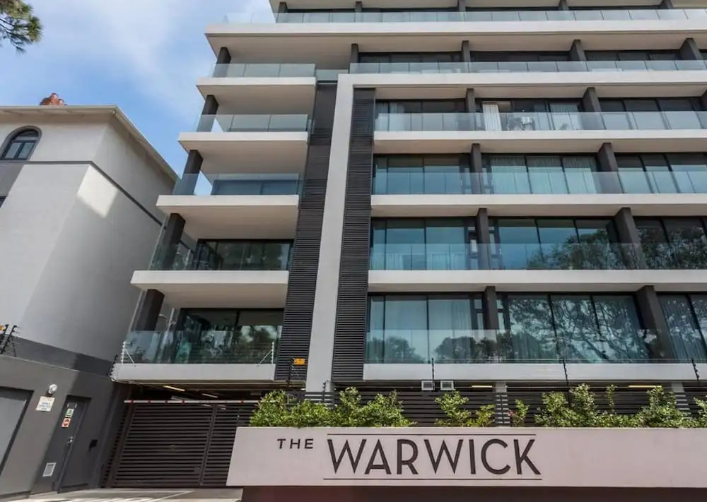 Urban Chic Apartment Close to Waterfront Warwick