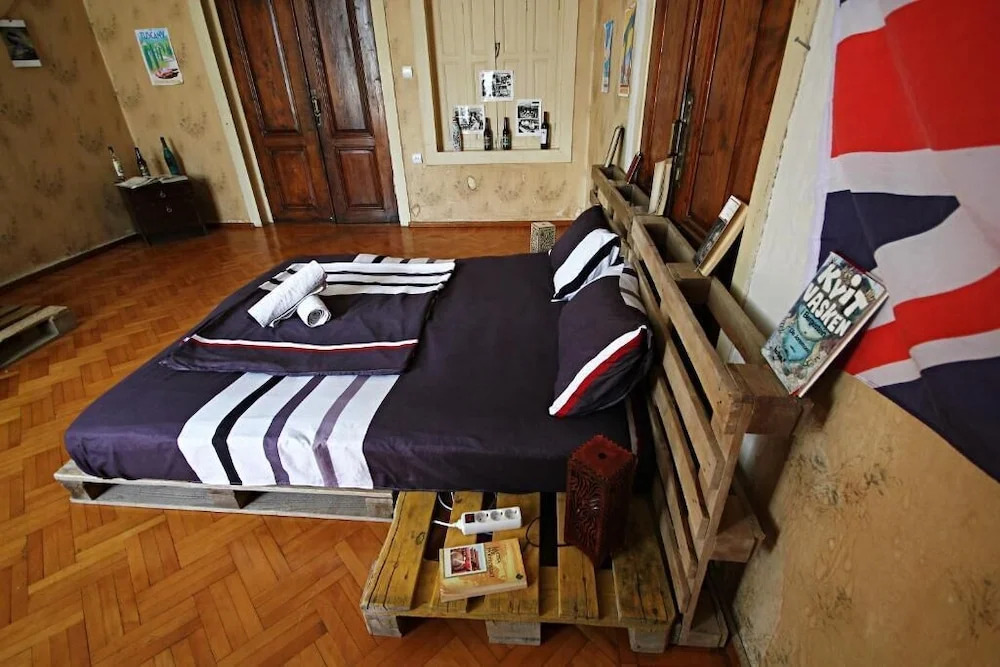 Хостел Dingo Backpackers