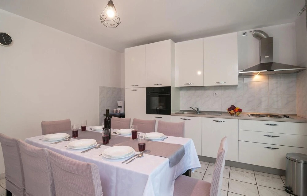 Awesome Home in Dugi Rat With Wifi and 3 Bedrooms