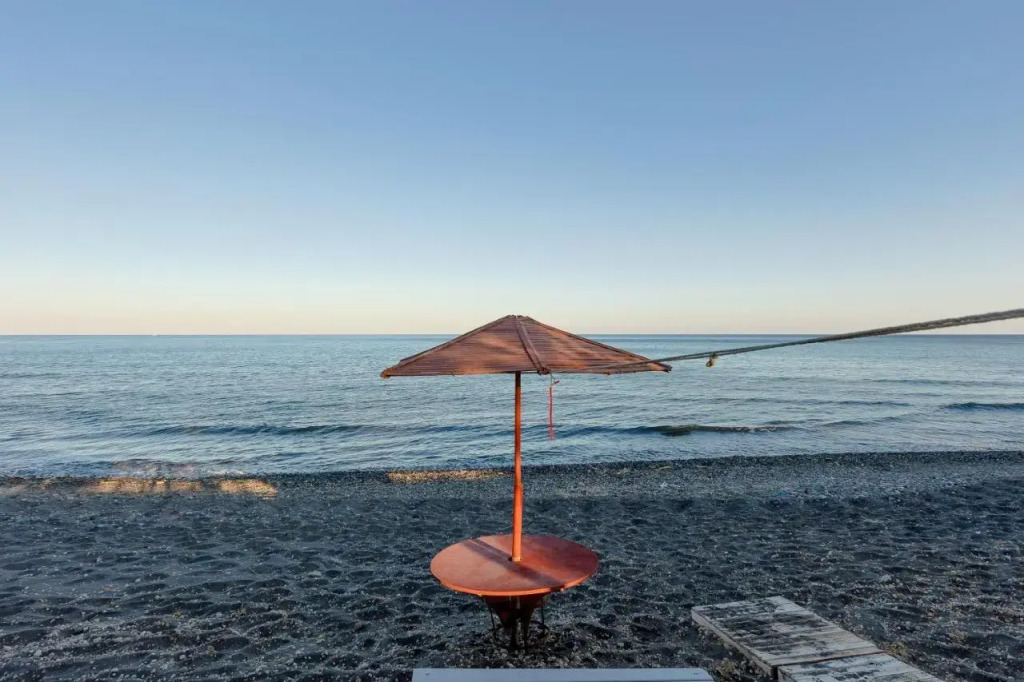 House on the black beach with sea view and parking
