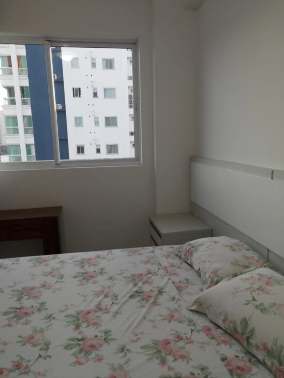 Suíte 1 com cama de casal,em apartamento compartilhado ar condicionado, tv, e Wi-fi -frigobar