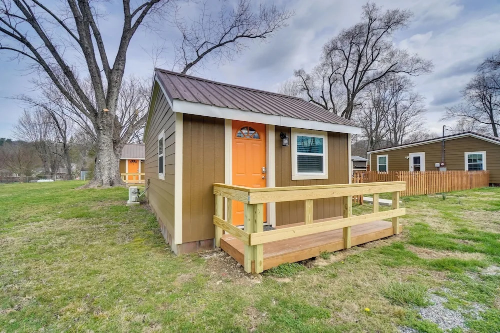 Explore Cades Cove & Smoky Mtns! Restored Cabin