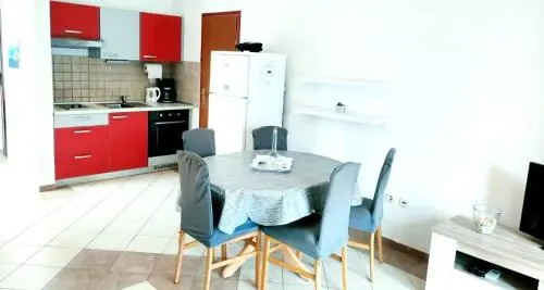 Apartments Grbac Veli Rat-Seaside