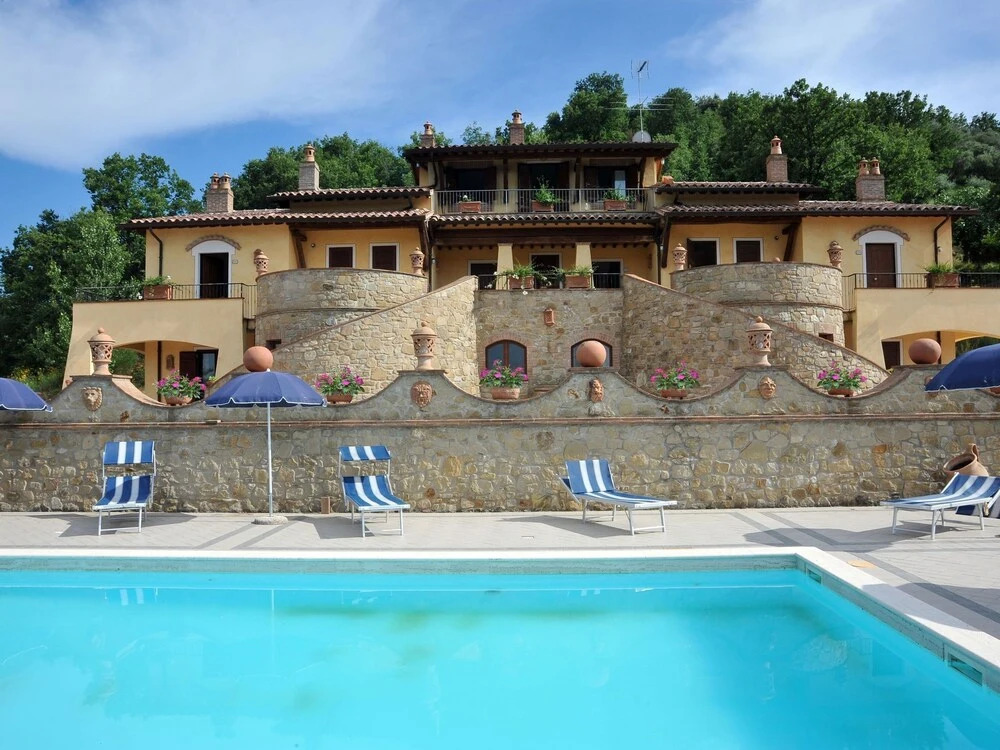Lavish Mansion with Pool & BBQ