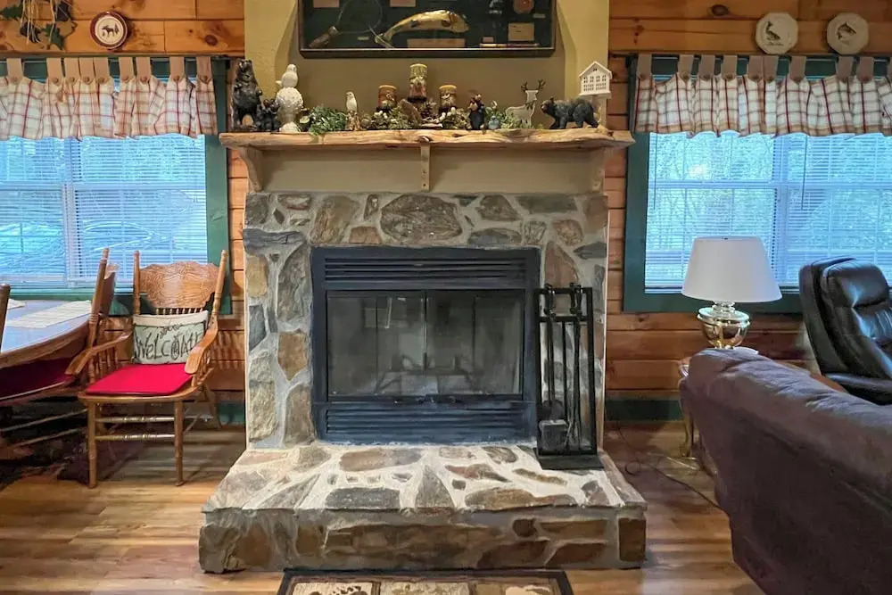 Serene Cabin in the Smokies w/ 2 Decks & Hot Tub!