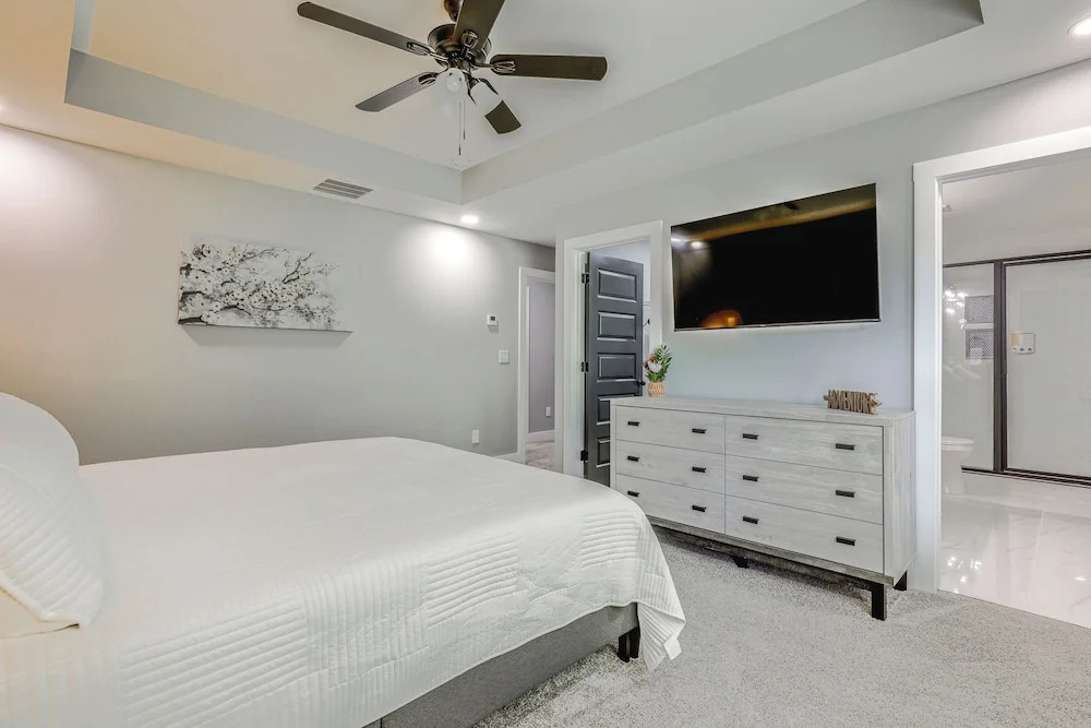 Modern Decatur Gem w/ Deck, 10 Mi to Atlanta