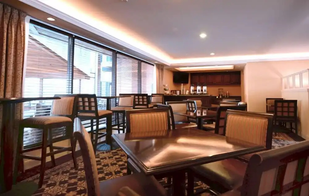Ann Arbor Regent Hotel and Suites