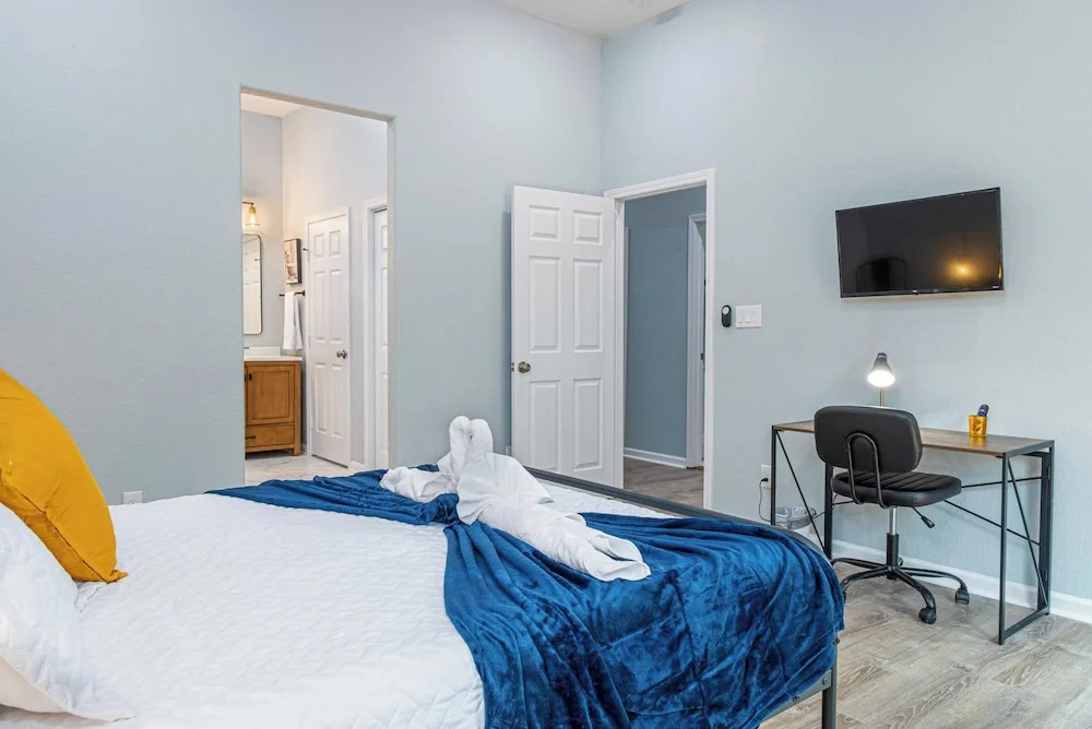 Comfort and Style 4br/3ba Near Riverwalk and Dtown