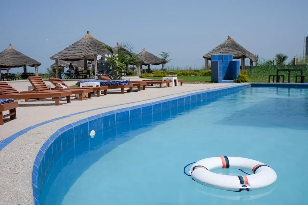 Lovely 13-bed Complex on Cape Point Beach, Bakau - Bojang River Lodge