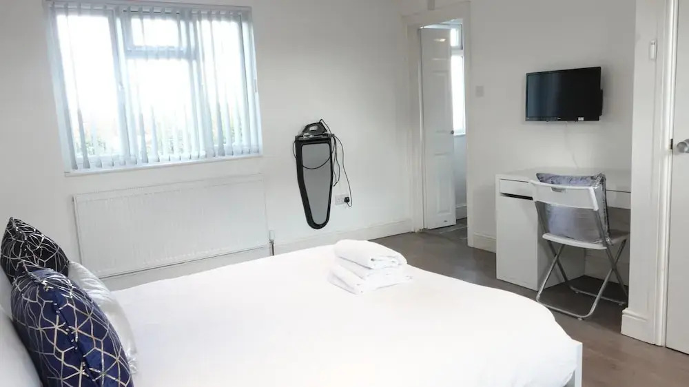 Private Bathroom Rooms- Near Heathrow - Near Shops