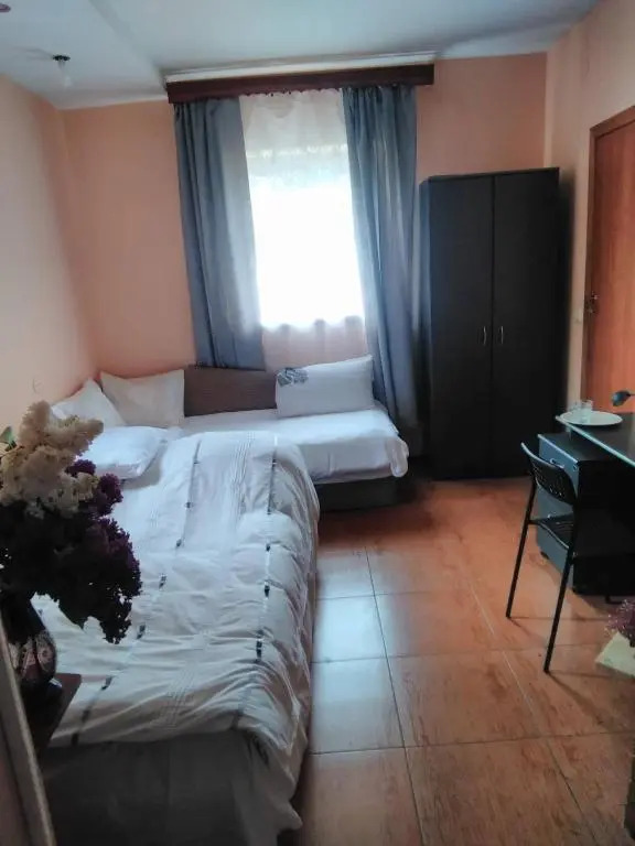 Adorable 1-beedroom place