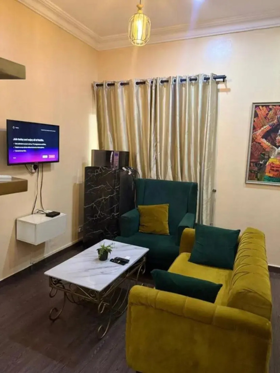 Cozy studio unit in lekki phase 1 - Kitchen, 24-7 light, wifi, Netflix