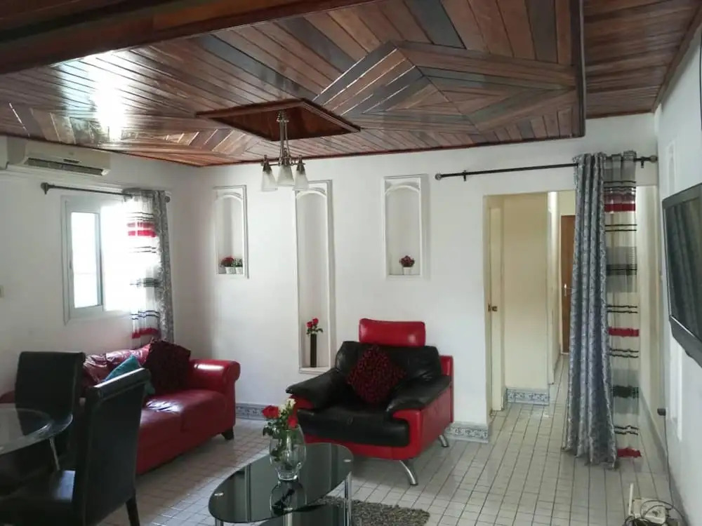 Apt - Sleeps 4 - Parking - Garden