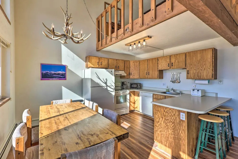 Mtn-view Silverthorne Gem w/ Shared Hot Tub