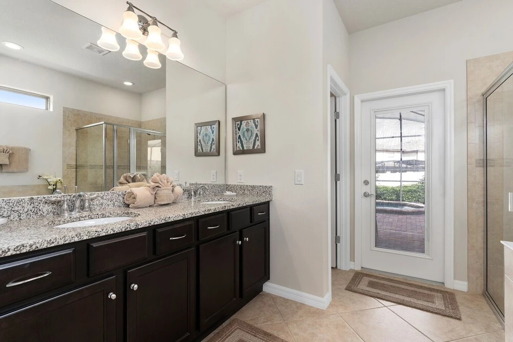 Lovely 9-bed House in Kissimmee With Pool & Spa