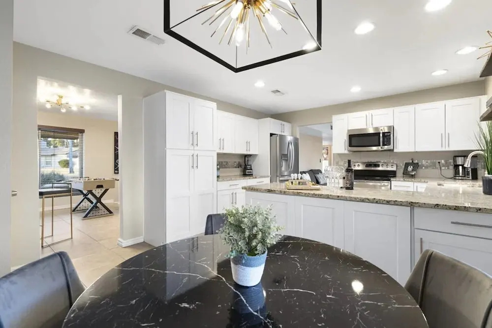 Entertainers Dream! 4 Bdrm / HTD Pool/ Games!