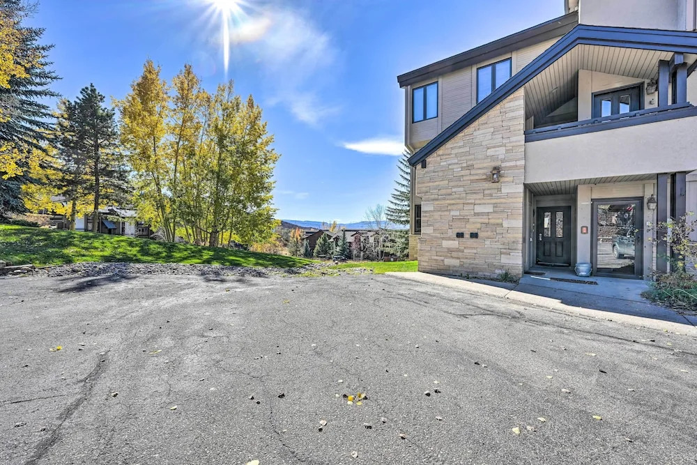 Cozy Condo w/ View, Walk to Steamboat Ski Resort!
