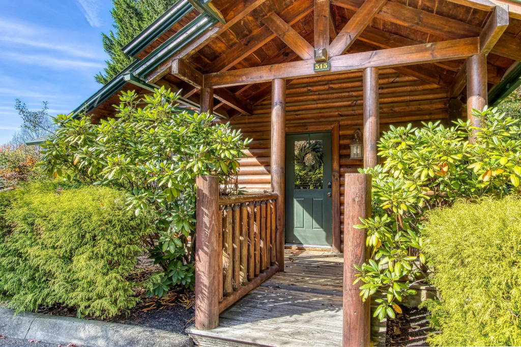Dog Friendly Romantic Mtn Getaway Hot Tub Pool