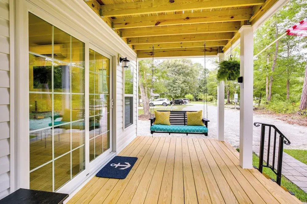 Cozy Cottage: Minutes to Downtown Southport!