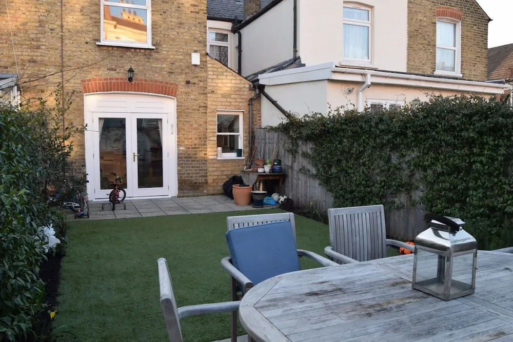 Luxury 3 Bedroom Family Home With Garden