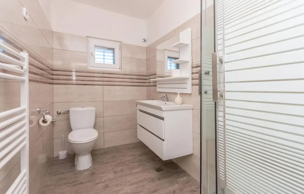 Beautiful Apartment in Nevidane With 2 Bedrooms and Wifi