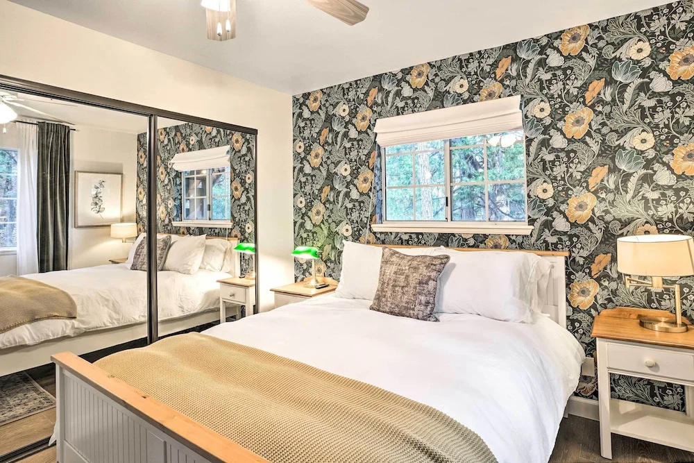 Luxe Lake Arrowhead Getaway w/ Treetop Views!