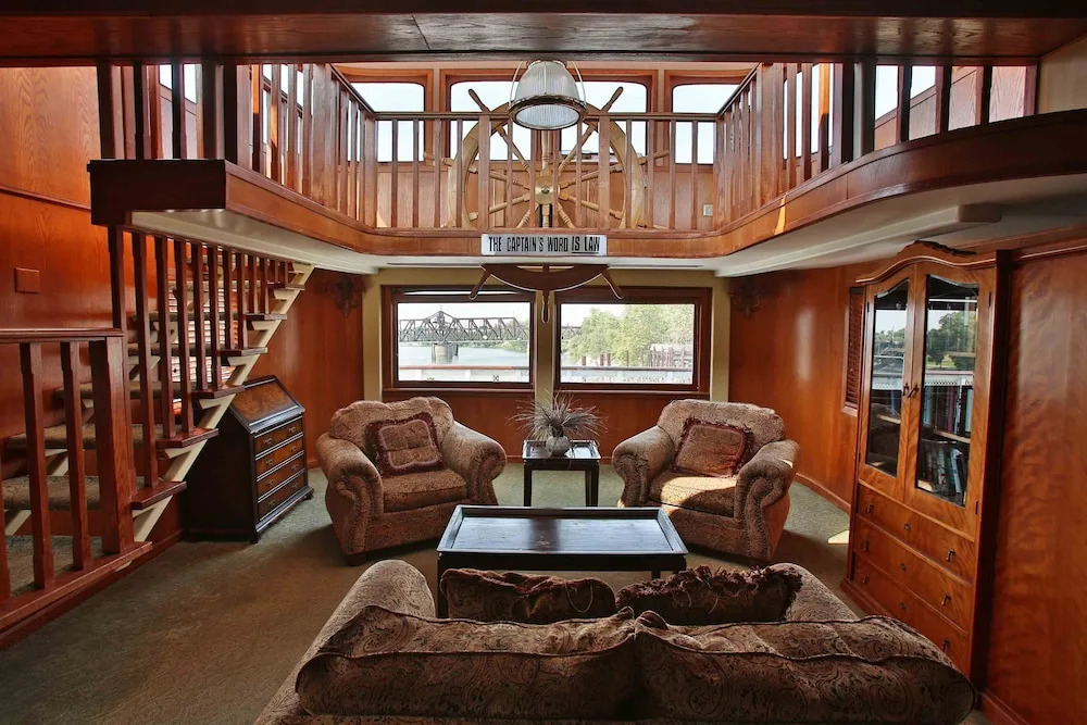 Delta King Hotel