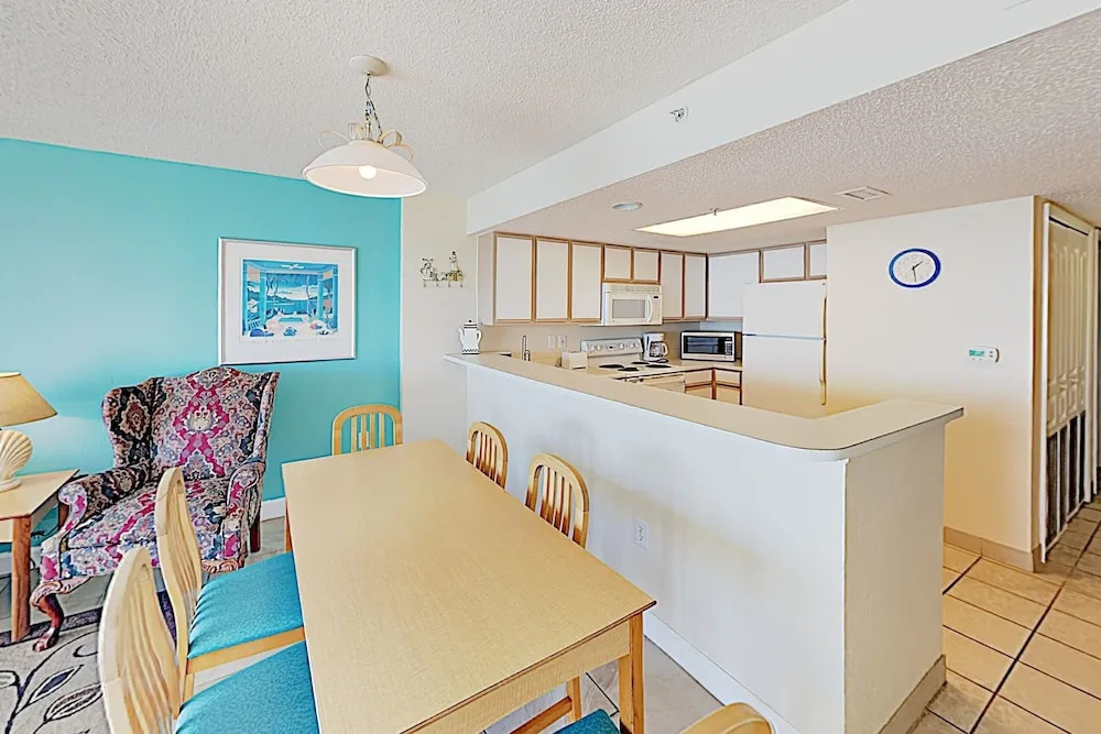 New Listing! Beachfront Resort W/ Epic Amenities 3 Bedroom Condo
