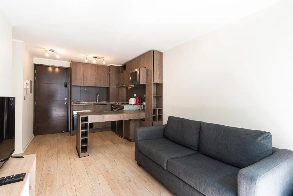 Urban Red 2BR W/ Wifi, Tv, Pool & Gym