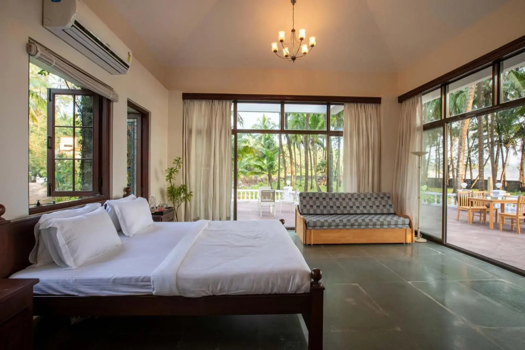 Casa Del Mer by StayVista - Nearby beach with, sea-view rooms & coconut farm