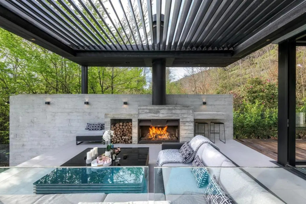 Bridle Path Retreat - Modern Private Luxury