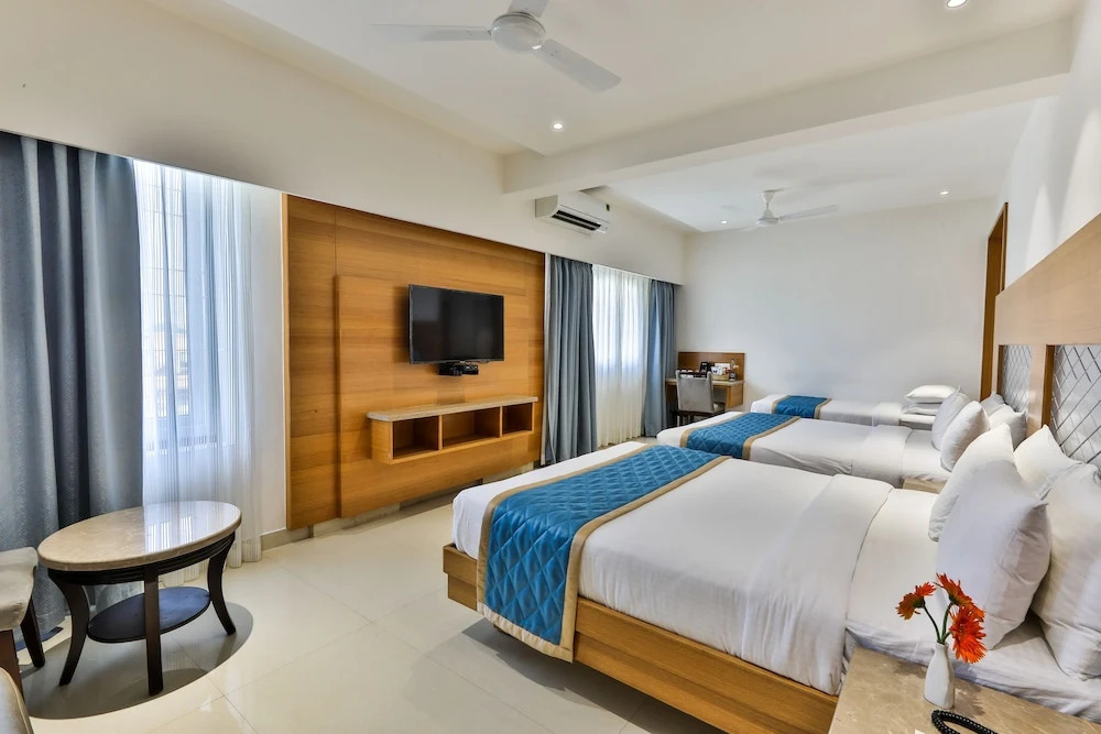 Hotel Vbr Grand Inn