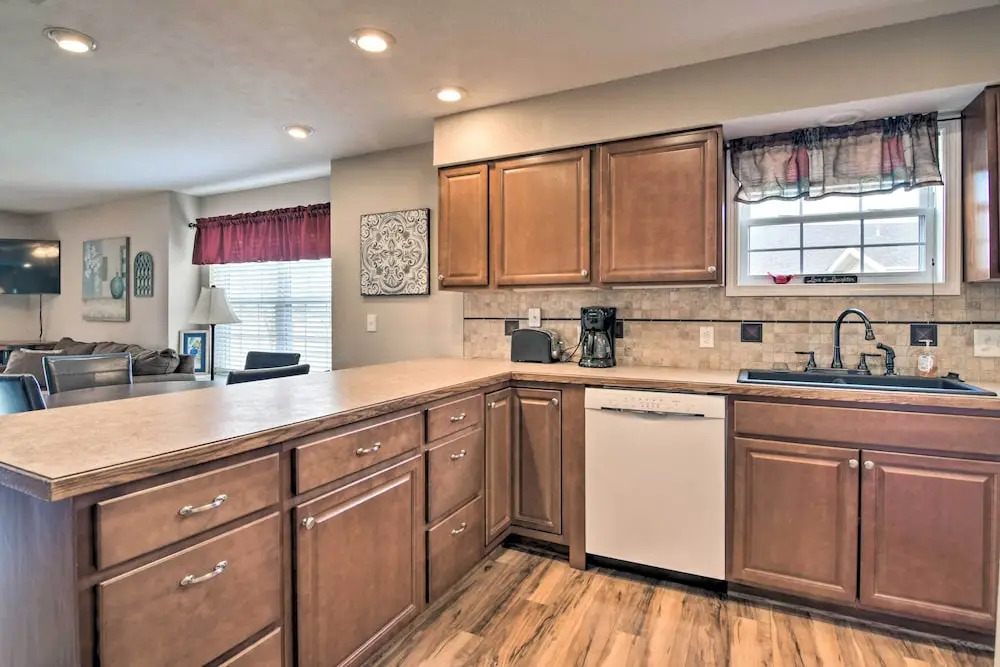 Branson Resort Condo w/ Scenic Patio & Pool Access