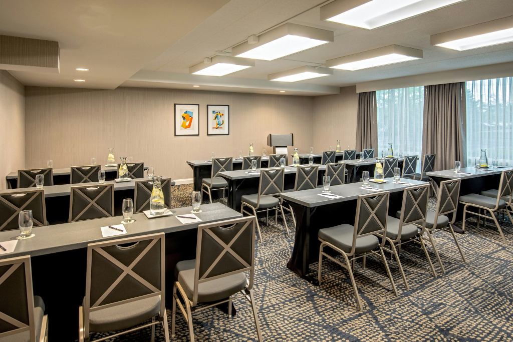 DoubleTree by Hilton Hotel and Conference Center Chicago North Shore