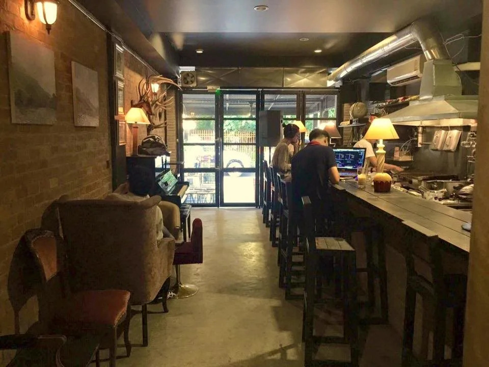 Nimman Nest Hostel & Cafe