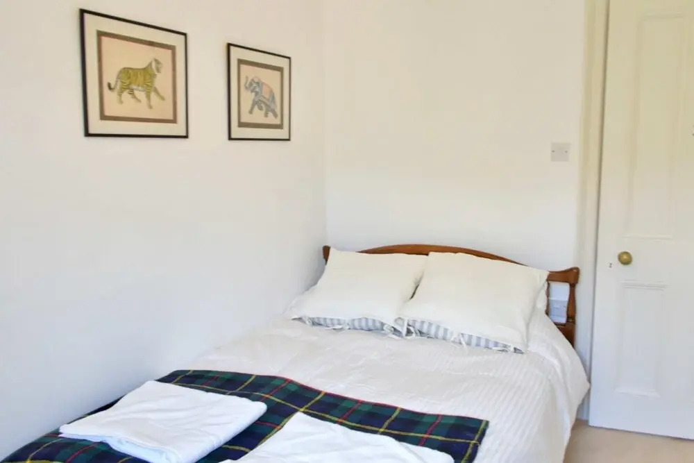 Bright 2 Bedroom Dalry Apartment