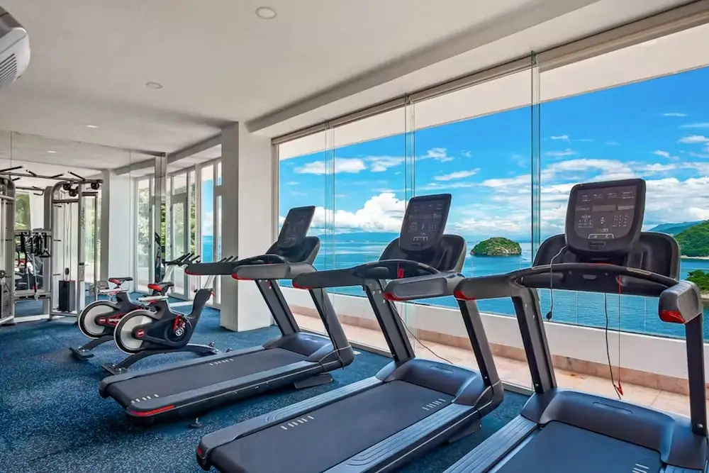 Oceanfront, 8th-floor Condo With Pool, Pool spa & Large Balcony