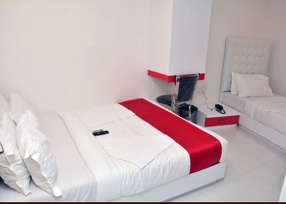OYO Hotel Blue Sea Near Chhatrapati Shivaji International Airport