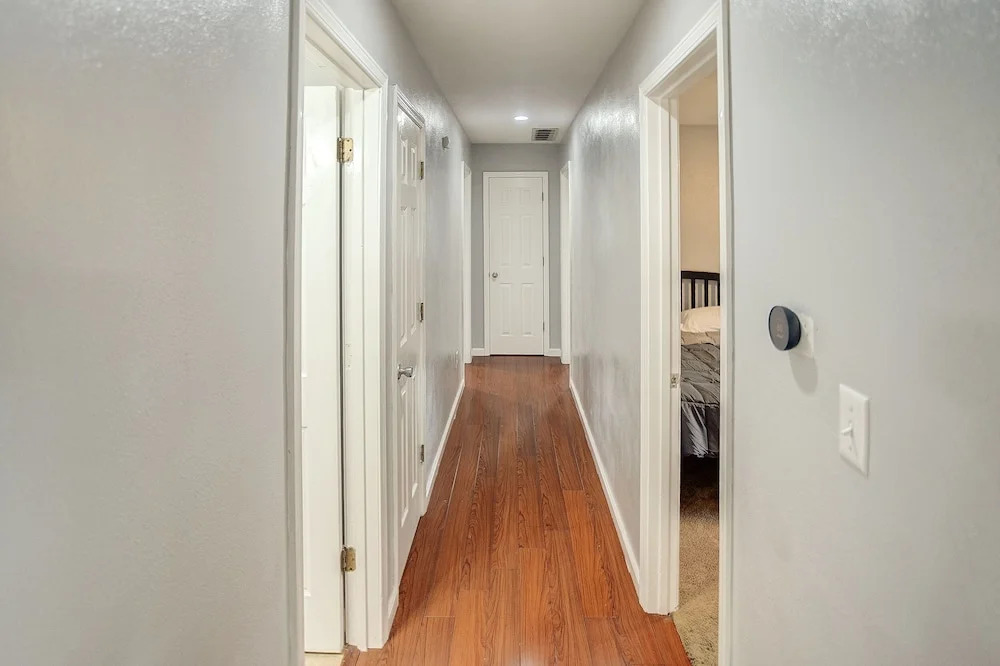 Belleville Beauty - Luxury Stay For Work Or Stay For Play Either Way This Is The Perfect Property For You! 4 Bedroom Residence by RedAwning