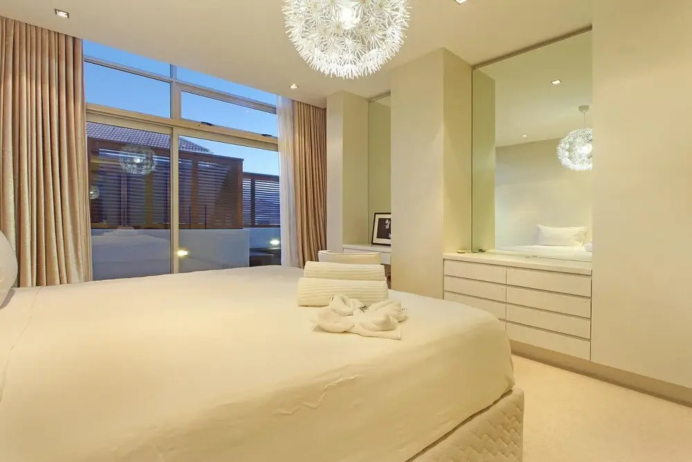 Sea View 3bed Apt w Pool Near Beaches Glen Sunsets
