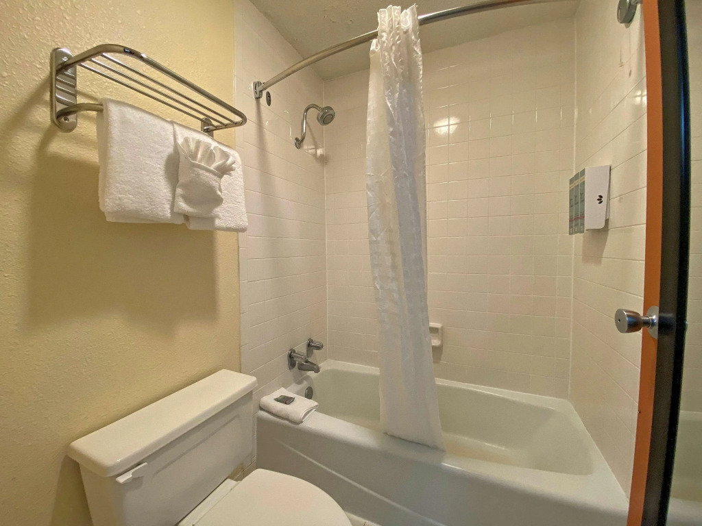 Отель Greenville Airport Inn