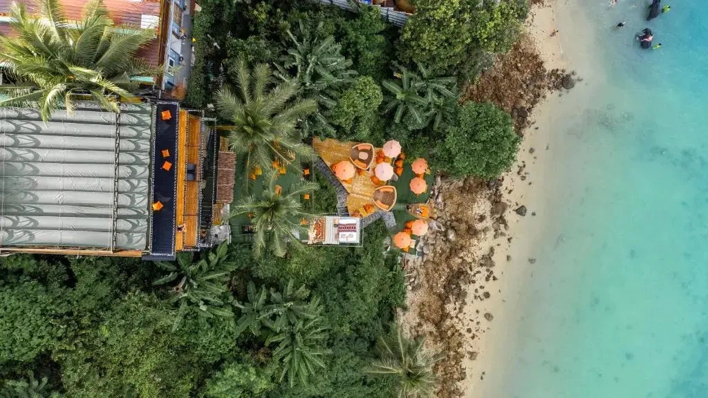 Отель The Cozy Beach Front